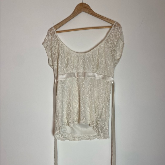Lace detailed top with a silk ribbon tied in the back, perfect for picnic :3 - Picture 3 of 9